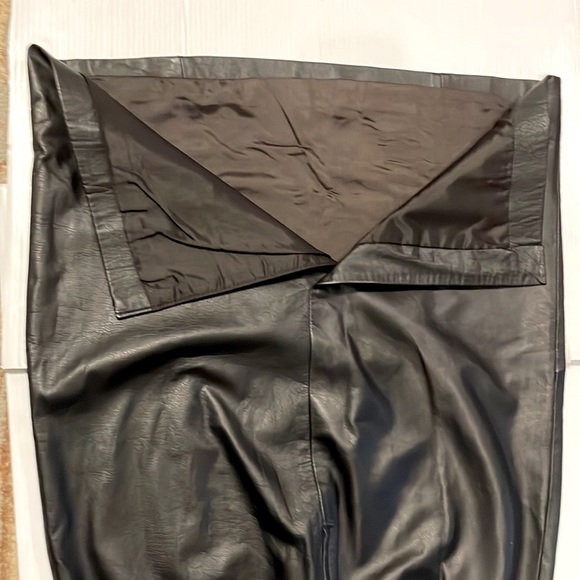Pelle Studio Genuine Leather Skirt Fully Lined Black w/ Slit in back Size 8 EUC - Picture 14 of 15